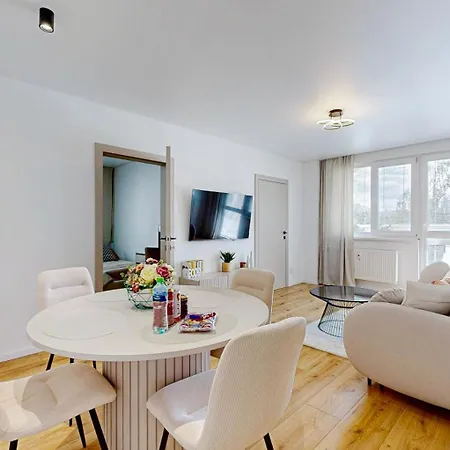 Flexihome Sk - Snp 7 - Four Apartment, Ac, Loggia