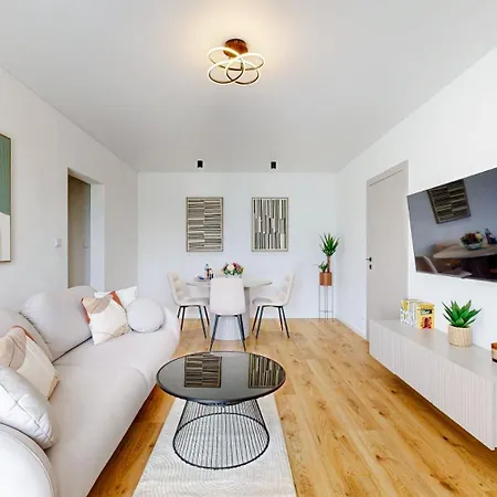 Flexihome Sk - Snp 7 - Four Apartment, Ac, Loggia Apartment