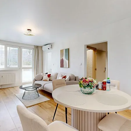 Flexihome Sk - Snp 7 - Four Apartment, Ac, Loggia Apartmán *