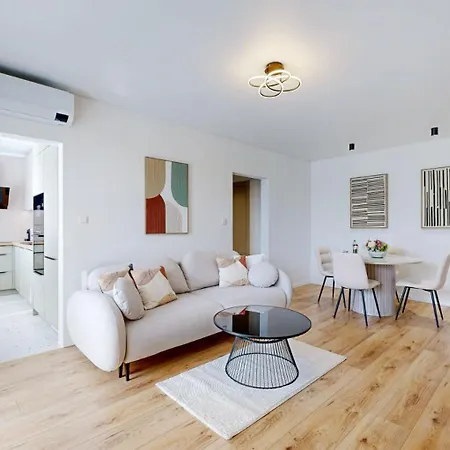 Apartment Flexihome Sk - Snp 7 - Four Apartment, Ac, Loggia