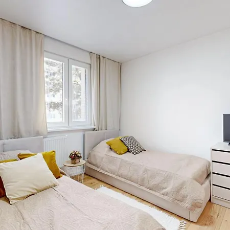 Flexihome Sk - Snp 7 - Four Apartment, Ac, Loggia Apartment *