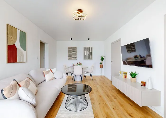 Flexihome Sk - Snp 7 - Four Apartment, Ac, Loggia Appartamento